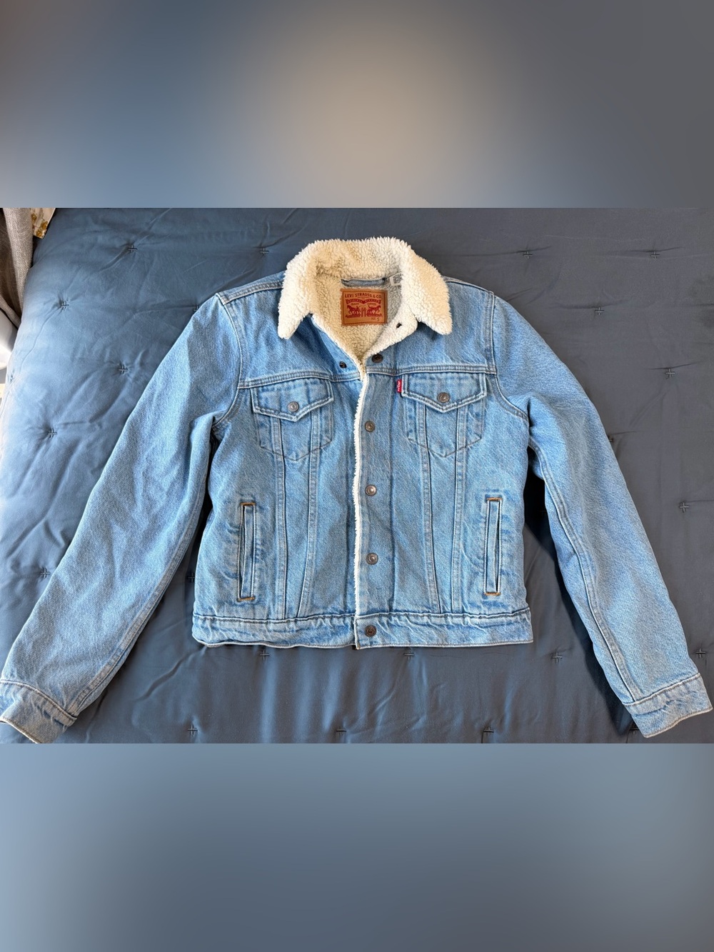 Levi’s Sherpa Lined Denim Trucker Jacket | Light Wash | Women’s Small